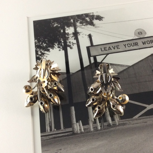 Vintage Pearl and Opaque Bead Clip-On Earrings - Picture 3 of 4